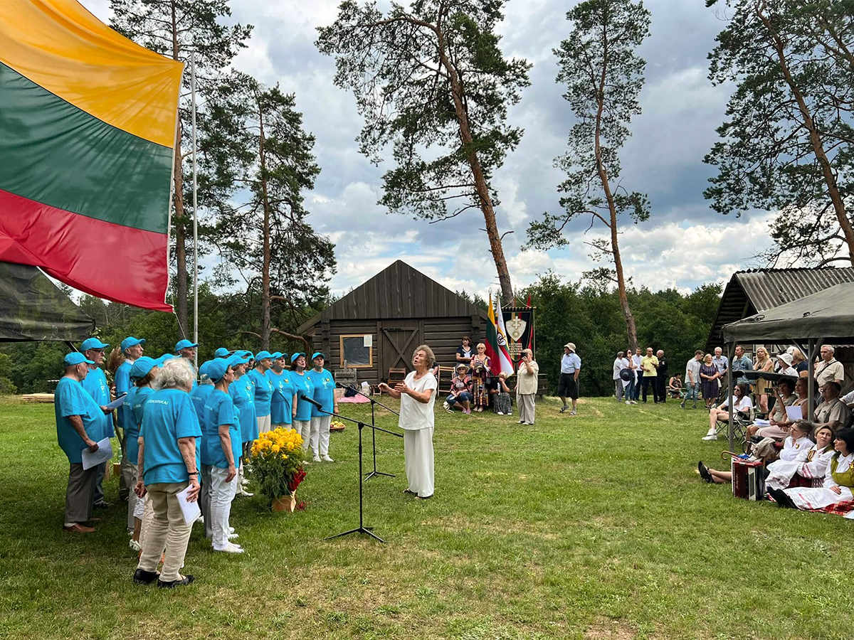 „Partizanų dainos prie partizanų vadų bunkerio“