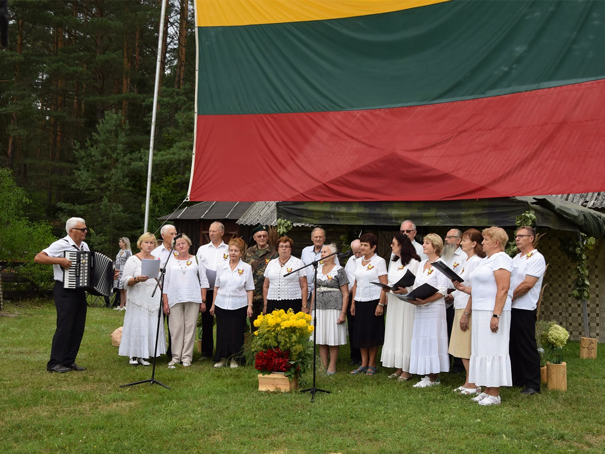 „Partizanų dainos prie partizanų vadų bunkerio“