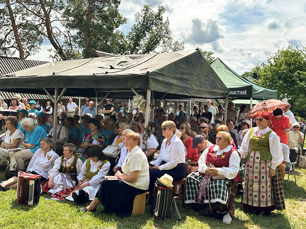 „Partizanų dainos prie partizanų vadų bunkerio“